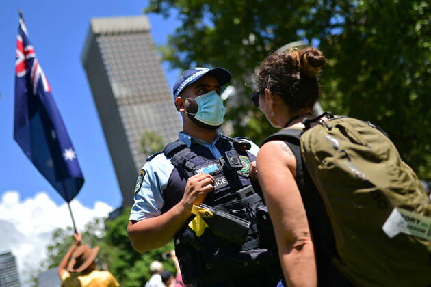 ANTI VACCINATION RALLY SYDNEY, Police officers prevent people from entering an anti-vaccination rally in Sydney, Saturday, February 20, 2021. The national rollout of the Pfizer vaccine will begin on Monday in what will be the largest exercise of its kind in Australia s history. ( NO ARCHIVING, EDITORIAL USE ONLY, NO USE IN BOOKS WITHOUT CONSENT SYDNEY NSW AUSTRALIA Copyright: xSTEVENxSAPHOREx 20210220001521821896