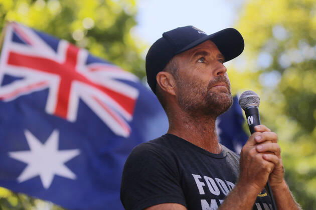 ANTI VACCINATION RALLY SYDNEY, Celebrity Chef Pete Evans speaks during an anti-vaccination rally in Sydney, Saturday, February 20, 2021. The national rollout of the Pfizer vaccine will begin on Monday in what will be the largest exercise of its kind in Australia s history. ( NO ARCHIVING, EDITORIAL USE ONLY, NO USE IN BOOKS WITHOUT CONSENT SYDNEY NSW AUSTRALIA Copyright: xSTEVENxSAPHOREx 20210220001521824059
