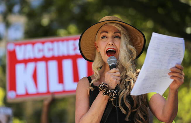 ANTI VACCINATION RALLY SYDNEY, A woman speaks during an anti-vaccination rally in Sydney, Saturday, February 20, 2021. The national rollout of the Pfizer vaccine will begin on Monday in what will be the largest exercise of its kind in Australia s history. ( NO ARCHIVING, EDITORIAL USE ONLY, NO USE IN BOOKS WITHOUT CONSENT SYDNEY NSW AUSTRALIA Copyright: xSTEVENxSAPHOREx 20210220001521824960