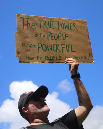 ANTI VACCINATION RALLY SYDNEY, People hold placards during an anti-vaccination rally in Sydney, Saturday, February 20, 2021. The national rollout of the Pfizer vaccine will begin on Monday in what will be the largest exercise of its kind in Australia s history. ( NO ARCHIVING, EDITORIAL USE ONLY, NO USE IN BOOKS WITHOUT CONSENT SYDNEY NSW AUSTRALIA Copyright: xSTEVENxSAPHOREx 20210220001521825492