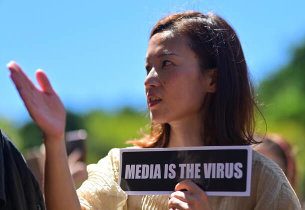 ANTI VACCINATION RALLY SYDNEY, People hold placards during an anti-vaccination rally in Sydney, Saturday, February 20, 2021. The national rollout of the Pfizer vaccine will begin on Monday in what will be the largest exercise of its kind in Australia s history. ( NO ARCHIVING, EDITORIAL USE ONLY, NO USE IN BOOKS WITHOUT CONSENT SYDNEY NSW AUSTRALIA Copyright: xSTEVENxSAPHOREx 20210220001521825546