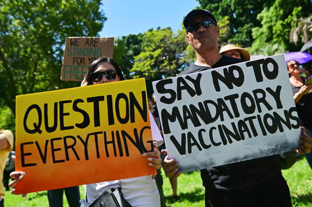 ANTI VACCINATION RALLY SYDNEY, People hold placards during an anti-vaccination rally in Sydney, Saturday, February 20, 2021. The national rollout of the Pfizer vaccine will begin on Monday in what will be the largest exercise of its kind in Australia s history. ( NO ARCHIVING, EDITORIAL USE ONLY, NO USE IN BOOKS WITHOUT CONSENT SYDNEY NSW AUSTRALIA Copyright: xSTEVENxSAPHOREx 20210220001521825570