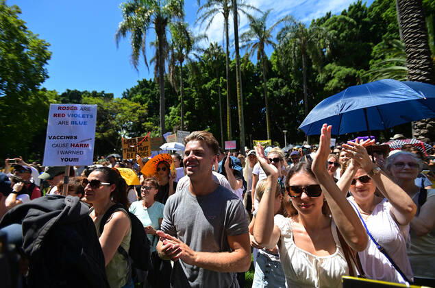 ANTI VACCINATION RALLY SYDNEY, Crowds gather during an anti-vaccination rally in Sydney, Saturday, February 20, 2021. The national rollout of the Pfizer vaccine will begin on Monday in what will be the largest exercise of its kind in Australia s history. ( NO ARCHIVING, EDITORIAL USE ONLY, NO USE IN BOOKS WITHOUT CONSENT SYDNEY NSW AUSTRALIA Copyright: xSTEVENxSAPHOREx 20210220001521825989