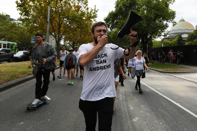 ANTI VACCINATION RALLY MELBOURNE, Protesters are seen during an anti-vaccination rally in Melbourne, Saturday, February 20, 2021. The national rollout of the Pfizer vaccine will begin on Monday in what will be the largest exercise of its kind in Australia s history. ( NO ARCHIVING, EDITORIAL USE ONLY, NO USE IN BOOKS WITHOUT CONSENT MELBOURNE VIC AUSTRALIA  Copyright: xERIKxANDERSONx 20210220001521826885