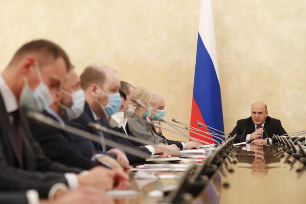 News Bilder des Tages MOSCOW, RUSSIA - FEBRUARY 20, 2021: Russia s Prime Minister Mikhail Mishustin (R) during a meeting on circulation of vaccines at the House of the Russian Government. Dmitry Astakhov POOL TASS  TS0F748E