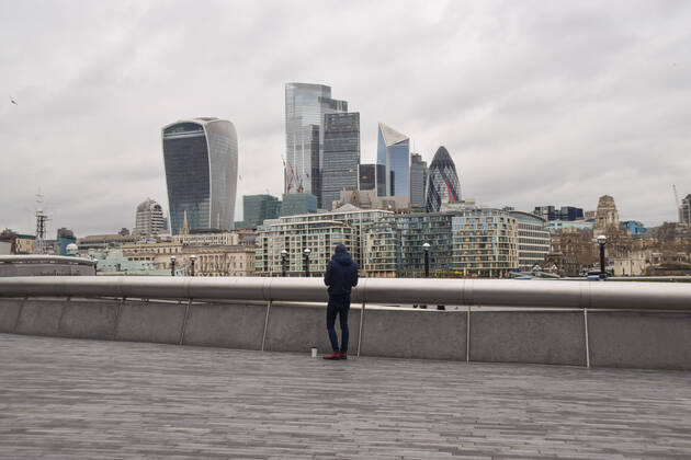 February 19, 2021, London, United Kingdom: General view of the City of London as a man walks past amid the lockdown. London United Kingdom - ZUMAs197 20210219_zaa_s197_247 Copyright: xVukxValcicx