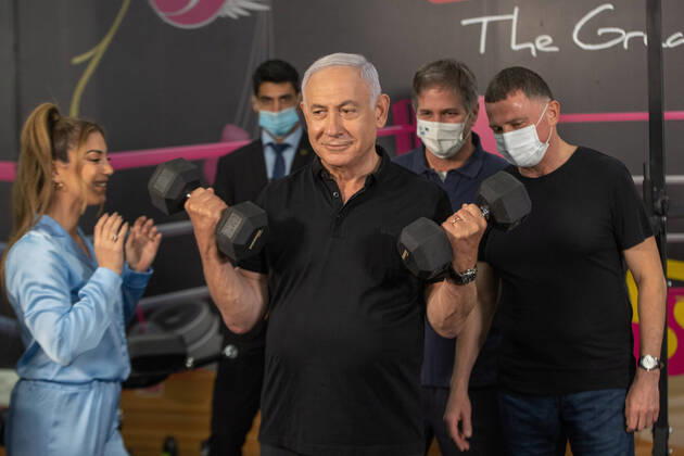 News Themen der Woche KW07 News Bilder des Tages Israeli Prime Minister Benjamin Netanyahu visits a fitness gym ahead of the re-opening of the branch in Petah Tikva, Israel on Saturday, February 20, 2021, Israel continues lifting the lockdown with the opening of gyms, hotels, and shopping centers starting February. 21. Pool photo by Tal Shahar  JERX20210220205 TalxShahar