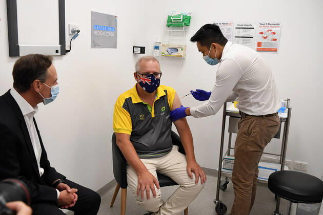 SCOTT MORRISON COVID19 VACCINATION, Australian Health Minister Greg Hunt looks on as Prime Minister Scott Morrison receives his COVID-19 vaccination during a visit to Castle Hill Medical Centre to preview the COVID-19 vaccination program on Sunday, February 21, 2021. The PM has received a COVID-19 vaccination, joining a small group of people who are the first in Australia to receive a jab. ( NO ARCHIVING, EDITORIAL USE ONLY, NO USE IN BOOKS WITHOUT CONSENT SYDNEY NSW AUSTRALIA Copyright: xJOELxCARRETTx 20210221001522016776