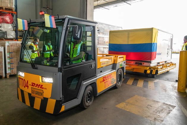 (210221) -- BOGOTA, Feb. 21, 2021 -- A staff member transfers a cargo container with COVID-19 vaccines from Chinese company Sinovac to a warehouse in Bogota, Colombia, Feb. 20, 2021. Colombian President Ivan Duque on Saturday welcomed the arrival of the first batch of vaccines from Chinese pharmaceutical company Sinovac, which will be deployed throughout the national territory. ( Handout via Xinhua) COLOMBIA-BOGOTA-CHINA-VACCINE-ARRIVAL ColombianxPresidentalxOffice 