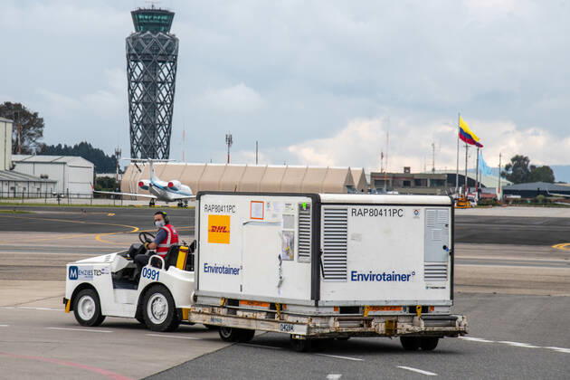 (210221) -- BOGOTA, Feb. 21, 2021 -- A staff member transfers a cargo container with COVID-19 vaccines from Chinese company Sinovac at the El Dorado International Airport in Bogota, Colombia, Feb. 20, 2021. Colombian President Ivan Duque on Saturday welcomed the arrival of the first batch of vaccines from Chinese pharmaceutical company Sinovac, which will be deployed throughout the national territory. ( Handout via Xinhua) COLOMBIA-BOGOTA-CHINA-VACCINE-ARRIVAL ColombianxPresidentalxOffice 