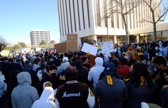 February 21, 2021, ALBUQUERQUE, NEW MEXICO, USA: 022121.Parents, athletes and supporters hold signs to protest the APS Board decision to cancel the season for all athletic activities .Photographed on Sunday February 21, 2021. ALBUQUERQUE USA - ZUMAab1_ 20210221_zaf_ab1_007 Copyright: xAdolphexPierre-Louis Journalx