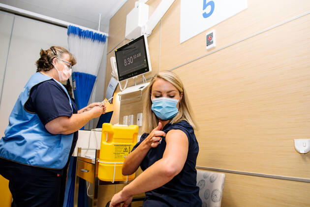 SA COVID19 VACCINE ROLLOUT, Front-line worker CALHN and Medi-hotel Nurse Annabel Thomas receives the Pfizer Vaccine from a COVID-19 Vaccinator Health Care Worker at the Royal Adelaide Hospital in Adelaide, Monday, February 22, 2021. Australia will begin its roll out of the Pfizer coronavirus vaccine on Monday, the country s most complicated logistical exercise to date.( NO ARCHIVING, EDITORIAL USE ONLY, NO USE IN BOOKS WITHOUT CONSENT ADELAIDE SA AUSTRALIA Copyright: xMORGANxSETTEx 20210222001522255289