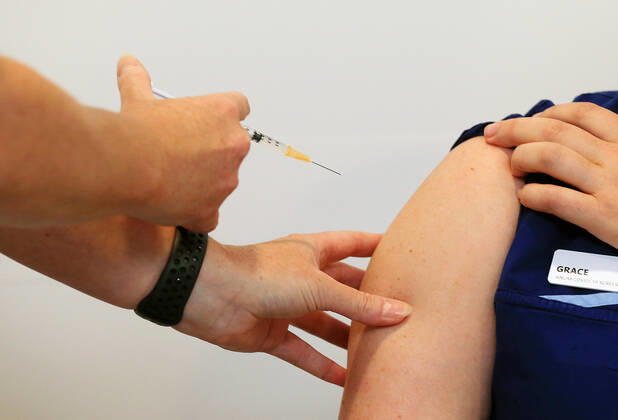 VIC COVID19 VACCINE ROLLOUT, Covid screening nurse Grace Gibney receives one of the first Pfizer coronavirus vaccines from Nurse practitioner Sonja Elia at Austin Health in Melbourne, Monday, February 22, 2021. Australia will begin its roll out of the Pfizer coronavirus vaccine on Monday, the country s most complicated logistical exercise to date. ( NO ARCHIVING, EDITORIAL USE ONLY, NO USE IN BOOKS WITHOUT CONSENT MELBOURNE VIC AUSTRALIA Copyright: xMARKxSTEWARTx 20210222001522293526