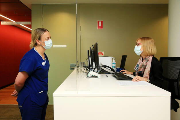 VIC COVID19 VACCINE ROLLOUT, Covid screening nurse Grace Gibney (left) waits to receive one of the first Pfizer coronavirus vaccines at Austin Health in Melbourne, Monday, February 22, 2021. Australia will begin its roll out of the Pfizer coronavirus vaccine on Monday, the country s most complicated logistical exercise to date. ( NO ARCHIVING, EDITORIAL USE ONLY, NO USE IN BOOKS WITHOUT CONSENT MELBOURNE VIC AUSTRALIA Copyright: xMARKxSTEWARTx 20210222001522296217