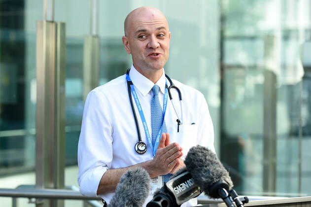 QLD COVID19 VACCINE ROLL OUT, John Gerrard, Director of the Gold Coast University Hospital, speaks to the media during a press conference in the Gold Coast, Monday, February 22, 2021. Australia will begin its roll out of the Pfizer coronavirus vaccine on Monday, the country s most complicated logistical exercise to date.( NO ARCHIVING, EDITORIAL USE ONLY, NO USE IN BOOKS WITHOUT CONSENT BRISBANE QLD AUSTRALIA  Copyright: xALBERTxPEREZx 20210222001522362839