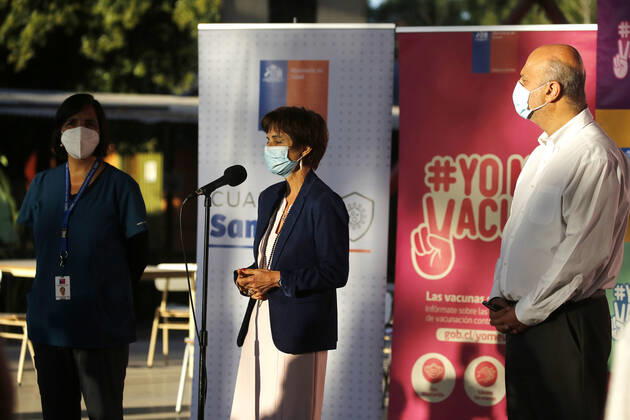 Santiago, 22 February 2021 The Undersecretary of Public Health, Paula Daza, the mayor of Estacion Central, Miguel Abdo and the director of the Central Metropolitan Health Service, Patricia MÃ ndez, give details about the vaccination process for older adults lagging behind, also reinforcing the call to prioritize vaccin  Copyright: JONNATHANxOYARZUN ATONxCHILE