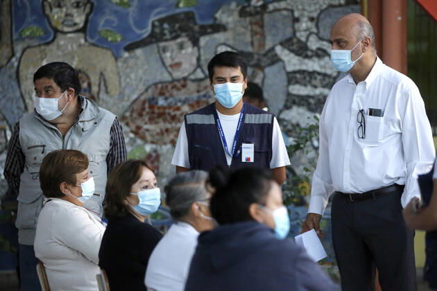 Santiago, 22 February 2021 The Undersecretary of Public Health, Paula Daza, the mayor of Estacion Central, Miguel Abdo and the director of the Central Metropolitan Health Service, Patricia MÃ ndez, give details about the vaccination process for older adults lagging behind, also reinforcing the call to prioritize vaccin Copyright: JONNATHANxOYARZUN ATONxCHILE