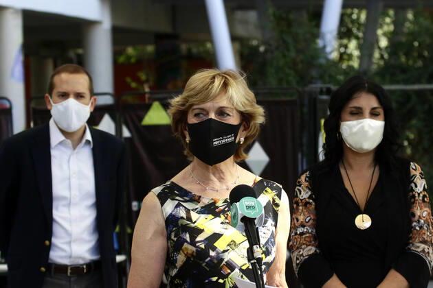 Santiago 22 February 2021 The Minister of Social Development, Karla Rubilar, the National Director of Senama, Octavio Vergara and the Mayor of Providencia, Evelyn Matthei, make a call to people who have not yet been vaccinated against Covid, do it this week in the different vaccination points of the country on the o Copyright: JAVIERxSALVO ATONCHILE