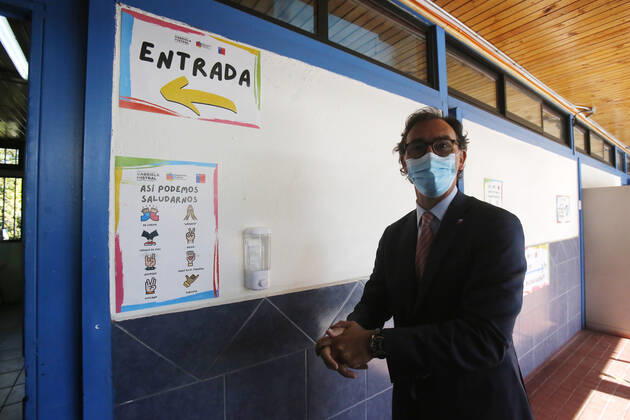 Santiago, 22 February 2021 The Minister of Education, Raul Figueroa, together with the Director of Public Education, Alejandra Grebe and the Superintendent of Education, Cristian O™Ryan, toured the facilities of the JosÃ Bernardo Suarez School in Macul to supervise the safety protocols of the establishment a few days before  Copyright: JONNATHANxOYARZUN ATONxCHILE