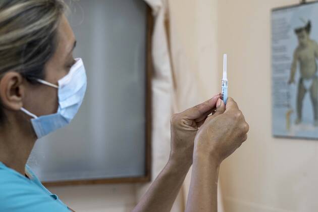 February 22, 2021, Firmat, Santa Fe, Argentina: Nurse Monica Arrieta prepares a shot of the Russian Sputnik V vaccine against COVID-19 to be applied on a healthcare worker, as Argentina carries-on with the vaccination campaign. Firmat Argentina - ZUMAm105 20210222_zaf_m105_003 Copyright: xPatricioxMurphyx