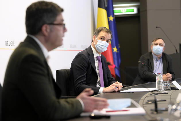 Sciensano s Steven Van Gucht , Prime Minister Alexander De Croo and Sciensano s Yves Van Laethem pictured during a press conference of the Federal Government regarding the Covid-19 infection statistics, Monday 22 February 2021 in Brussels.  POOLxPHILIPxREYNAERS 2649758