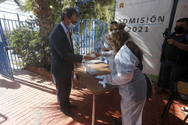 Santiago, February 22, 2021 The Minister of Education, Raul Figueroa, along with the Director of Public Education, Alejandra Grebe and the Superintendent of Education, Cristian ORyan, toured the facilities of the School JosÃ Bernardo Suarez de Macul to supervise the safety protocols of the establishment a few days before the s  Copyright: JONNATHANxOYARZUN ATONxCHILE