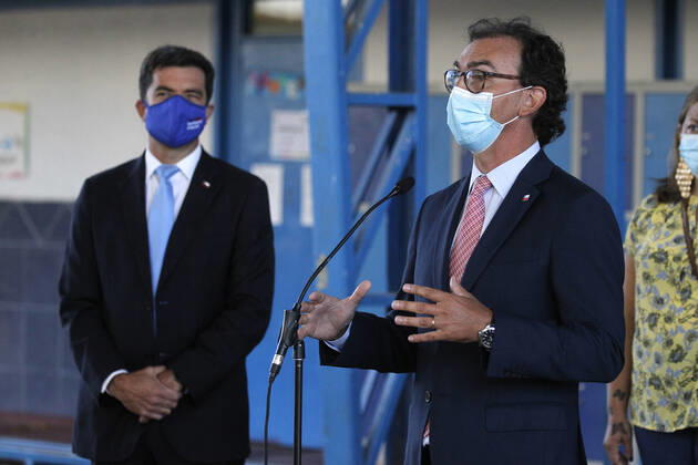 Santiago, 22 February 2021 The Minister of Education, Raul Figueroa, together with the Director of Public Education, Alejandra Grebe and the Superintendent of Education, Cristian O™Ryan, toured the facilities of the JosÃ Bernardo Suarez School in Macul to supervise the safety protocols of the establishment a few days before  Copyright: JONNATHANxOYARZUN ATONxCHILE