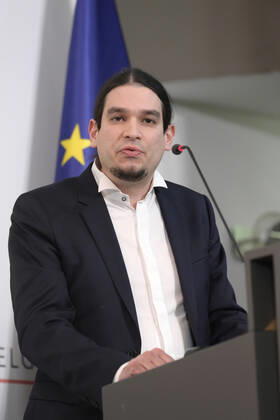 Statistician Nicolas Franco pictured at a press conference of the Federal Government regarding the Covid-19 infection statistics, Monday 22 February 2021 in Brussels.  POOLxPHILIPxREYNAERS 2649791