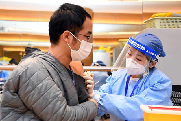(210222) -- BEIJING, Feb. 22, 2021 -- A man receives a shot of COVID-19 vaccine at a temporary vaccination site at a company in the ZPark Phase 2 in Haidian District of Beijing, capital of China, Feb. 22, 2021. It is expected to take two days to complete the vaccination of more than 3,800 employees of the enterprise. ) CHINA-BEIJING-HAIDIAN-VACCINATION (CN) RenxChao 
