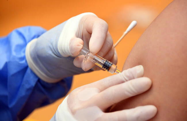 (210222) -- BEIJING, Feb. 22, 2021 -- A medical worker vaccinates a staff member at a temporary COVID-19 vaccination site at a company in the ZPark Phase 2 in Haidian District of Beijing, capital of China, Feb. 22, 2021. It is expected to take two days to complete the vaccination of more than 3,800 employees of the enterprise. ) CHINA-BEIJING-HAIDIAN-VACCINATION (CN) RenxChao 