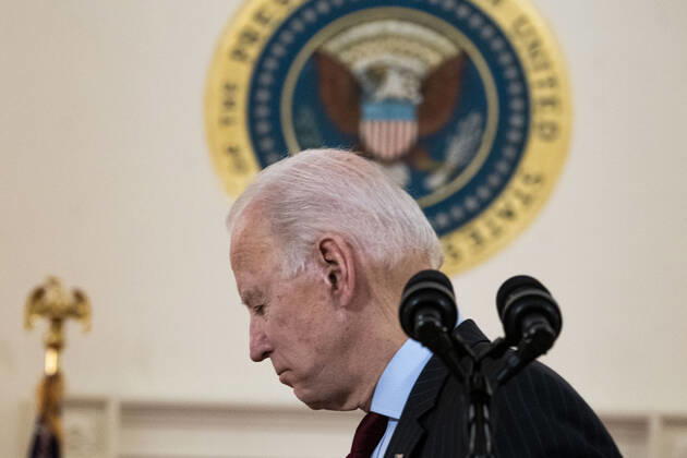 February 22, 2021, Washington, District of Columbia, USA: President Joe Biden delivers remarks on the lives lost to COVID-19 in the Cross Hall of the White House with First Lady Dr. Jill Biden, Vice President Kamala Harris and Second Gentleman Doug Emhoff, in the White House, Monday, Feb. 22, 2021 Washington USA - ZUMAs152 20210222_zaa_s152_352 Copyright: xDougxMillsx