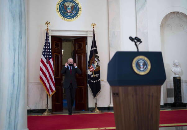 January 22, 2021, Washington, District of Columbia, USA: President Joe Biden delivers remarks on the lives lost to COVID-19 in the Cross Hall of the White House with First Lady Dr. Jill Biden, Vice President Kamala Harris and Second Gentleman Doug Emhoff, in the White House, Monday, Feb. 22, 2021 Washington USA - ZUMAs152 20210122_zaa_s152_101 Copyright: xDougxMillsx