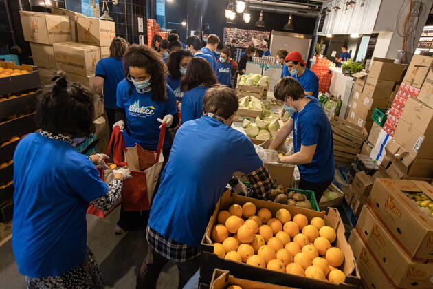 (210222) -- PARIS, Feb. 22, 2021 -- Volunteers distribute free food to people in precarious situations during the COVID-19 pandemic in Paris, France, on Feb. 22, 2021. (Photo by Xinhua) FRANCE-PARIS-COVID-19-FREE FOOD-DISTRIBUTION AurelienxMorissard