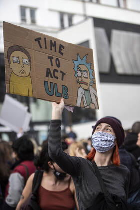 February 22, 2021, Brussels, Puglia, Belgium: Students protest against the isolation and precariousness due to the Covid-19 crisis at the Libre University (ULB) in Brussels. The students are asking, among others, for the reopening of audiences, the resumption of extra-curricular activities, the resumption of sport, free psychological support, and a Covid-19 grant. Brussels, Belgium, February 22, 2021. Brussels Belgium - ZUMAm177 20210222_zip_m177_030 Copyright: xValeriaxMongellix