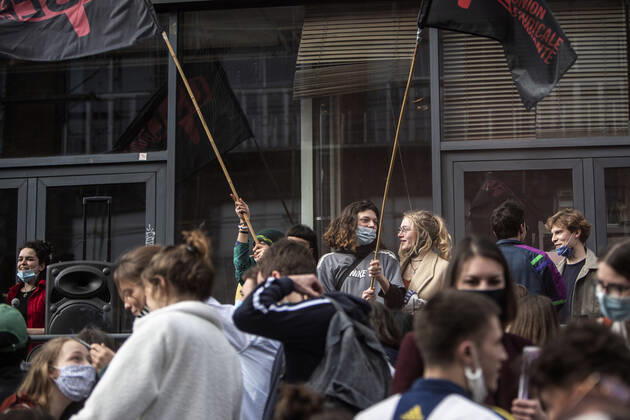 February 22, 2021, Brussels, Puglia, Belgium: Students protest against the isolation and precariousness due to the Covid-19 crisis at the Libre University (ULB) in Brussels. The students are asking, among others, for the reopening of audiences, the resumption of extra-curricular activities, the resumption of sport, free psychological support, and a Covid-19 grant. Brussels, Belgium, February 22, 2021. Brussels Belgium - ZUMAm177 20210222_zip_m177_031 Copyright: xValeriaxMongellix