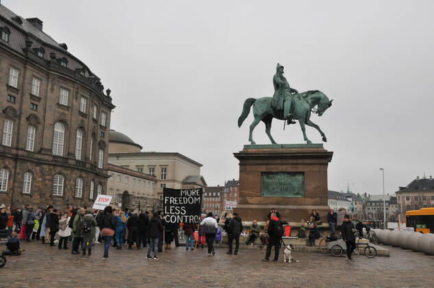 Copenhagen, Denmark. 23 February 2021, Danes proetesting againest coronavirus pandemic new debate in danish parliamenet about quick corona virus pandemic law in danish parliament with all political parties and stage anti pandemic law debates in front of danish parliament and danish police stand peaceful proteact danish parliament in front christiansborg danish parliament in Copenhagen. (Photo..Francis Dean Deanpictures)