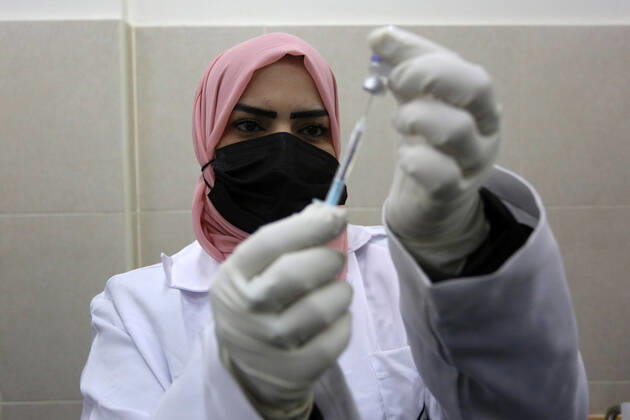 February 23, 2021, Khan Yunis, Gaza Strip, Palestinian Territory: A Palestinian health worker prepares a shot of the Russian Sputnik V coronavirus vaccine at European Hospital, in Khan Yunis, in the southern Gaza Strip on February 23, 2021. Around 20,000 coronavirus vaccine doses from the UAE arrived in Gaza, a delivery reportedly orchestrated by a rival of Palestinian president Mahmud Abbas three months before scheduled Palestinian elections Khan Yunis Palestinian Territory - ZUMAap3_ 20210223_zaf_ap3_043 Copyright: xAshrafxAmrax