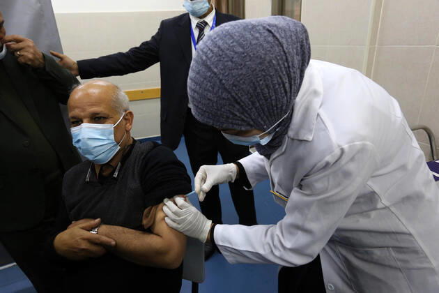 February 23, 2021, Khan Yunis, Gaza Strip, Palestinian Territory: A Palestinian health worker administers a dose of the Russian Sputnik V coronavirus vaccine to a man, at European Hospital, in Khan Yunis, in the southern Gaza Strip on February 23, 2021. Around 20,000 coronavirus vaccine doses from the UAE arrived in Gaza, a delivery reportedly orchestrated by a rival of Palestinian president Mahmud Abbas three months before scheduled Palestinian elections Khan Yunis Palestinian Territory - ZUMAap3_ 20210223_zaf_ap3_055 Copyright: xAshrafxAmrax