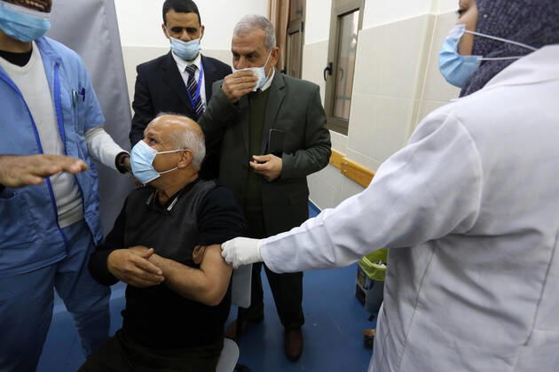 February 23, 2021, Khan Yunis, Gaza Strip, Palestinian Territory: A Palestinian health worker administers a dose of the Russian Sputnik V coronavirus vaccine to a man, at European Hospital, in Khan Yunis, in the southern Gaza Strip on February 23, 2021. Around 20,000 coronavirus vaccine doses from the UAE arrived in Gaza, a delivery reportedly orchestrated by a rival of Palestinian president Mahmud Abbas three months before scheduled Palestinian elections Khan Yunis Palestinian Territory - ZUMAap3_ 20210223_zaf_ap3_063 Copyright: xAshrafxAmrax