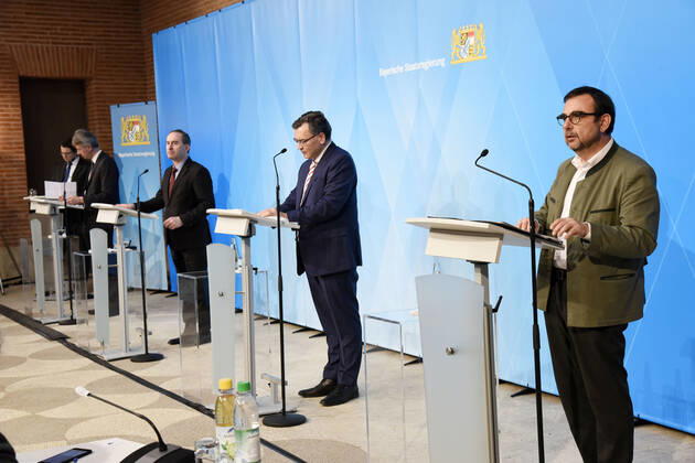 Michael Piazolo, Hubert Aiwanger, Florian Herrmann und Klaus Holetschek bei der Pressekonferenz zu den aktuellen Beratungen zur Corona-Pandemie im Prinz-Carl-Palais. München, 23.02.2021