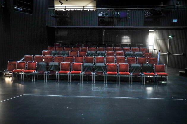 DEU, Deutschland, Nordrhein-Westfalen, Münster, 23.02.2021: Theater Münster, Leere Stühle im Theater. Wegen der Corona Pandemie findet derzeit kein Spielbetrieb statt