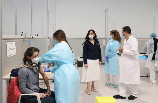 The President of the Community of Madrid, Isabel Diaz Ayuso, watches as a woman receives the vaccine against COVID-19 during her visit to the start of the vaccination process that has been launched in Pavilion 3 of the Public Hospital Enfermera Isabel Zendal, in Madrid, (Spain), on 23 February 2021. This Tuesday begins the vaccination in the pavilion 3 of the hospital with the vaccine of AstraZeneca to 400 people of external Health, AENA, inspectors of Public Health, of Institute of Social Security, professionals of reformatories, Forensic Doctors, Students of CC Health and veterinarians. These new groups to be vaccinated will be joined by those over 80 years of age on Thursday 25 February in the Primary Care centres of each of the health Copyright: xLagenciaEPxPRESS M.FERNÃNDEZ.xPOOLx 3576537