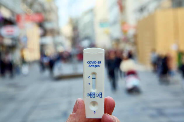 - Wien 23.02.2021 - Coronavirus Krise - Am 15. März könnten laut heutigen Meldungen auch Gastronomie und Kulturstätten wieder aufsperren. Teil des Konzepts könnte das Freitesten sein bei dem ein Corona-Schnelltest nicht älter als 48 Stunden den Eintritt in Restaurants, Gaststätten, Hotels, Lokale und alle Kulturbetriebe wie Theater, Kinos, Opern- und Konzerthäuser etc ermöglichen soll. PHOTO: Noch sind alle Lokale und Terrassen für Kunden geschlossen. Mit einem negativen Corona Antigentest könnte ein Besuch wieder möglich werden. Vienna, Austria - Coronavirus Crisis - According to today s reports, restaurants and cultural sites could open again on March 15. Part of the concept could be the so called freest of all, in which a corona