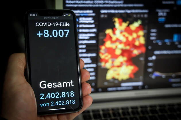 Coronavirus in Deutschland - Covid-19-Dashboard des Robert Koch-Institut 24.02.2021: Robert Koch-Institut: COVID-19-Fälle 2.402.818. Zugang um 8.007 gegenüber dem Vortag.