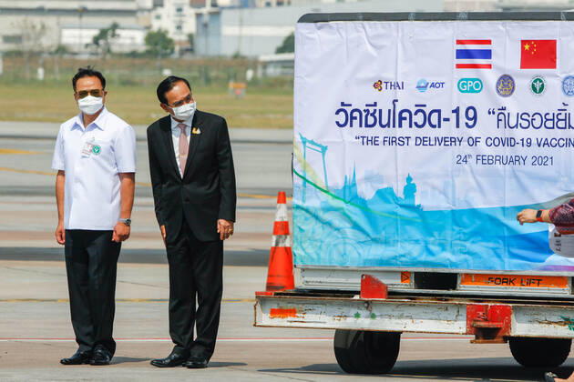 February 24, 2021, Bangkok, Thailand: Thailand s Prime Minister Prayuth Chan-ocha,(R), and Public Health Minister Anutin Charnvirakul (L) poses for a photo during a ceremony to mark the arrival of 200,000 doses of the Sinovac vaccine shipment at Suvarnabhumi airport in Bangkok. Bangkok Thailand - ZUMAs197 20210224_zaa_s197_015 Copyright: xChaiwatxSubprasomx
