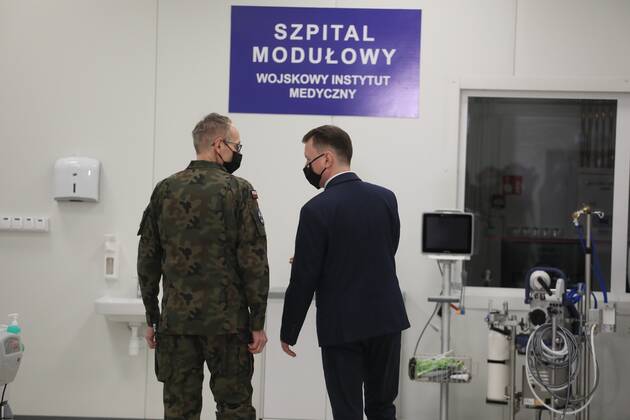 Launch of a modular hospital for patients with Covid-19 at the Military Institute of Medicine in Warsaw Grzegorz Gierelak (L), Mariusz Blaszczak (R). Launch of a modular hospital for patients with Covid-19 at the Military Institute of Medicine on February 23, 2021 in Warsaw, Poland. EN_01465651_0046