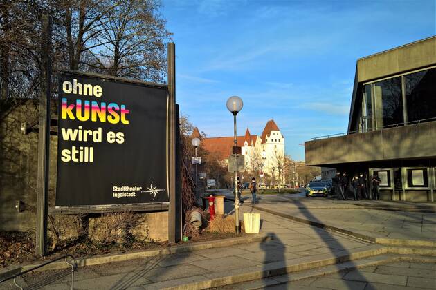 Ingolstadt - Zentrum, waehrend der Corona-Pandemie: Kuenstler - ohne Kunst wird es still - Plakat