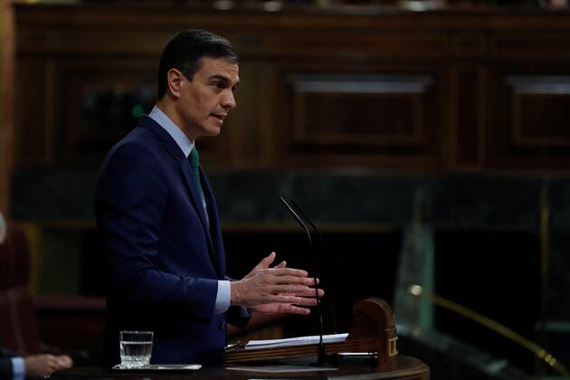 THE PICTURES ARE TAKEN AT A PLENARY SESSION ON THE CORONAVIRUS PANDEMIC BEFORE QUESTION TIME. Spanish Prime Minister, Pedro Sanchez, delivers a speech during a plenary session on the six month State of Alarm declared November 2020 due to the coronavirus pandemic held at the Lower House in Madrid, Spain, before question time. Question time at Parliament !ACHTUNG: NUR REDAKTIONELLE NUTZUNG!  Copyright: xEmilioxNaranjox GRAF3143 20210224-637497666070814390