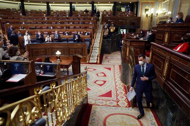 THE PICTURES ARE TAKEN AT A PLENARY SESSION ON THE CORONAVIRUS PANDEMIC BEFORE QUESTION TIME. Spanish Prime Minister, Pedro Sanchez, after his intervention during a plenary session on the six month State of Alarm declared November 2020 due to the coronavirus pandemic held at the Lower House in Madrid, Spain, before question time. Question time at Parliament !ACHTUNG: NUR REDAKTIONELLE NUTZUNG!  Copyright: xEmilioxNaranjox GRAF3162 20210224-637497668060973151