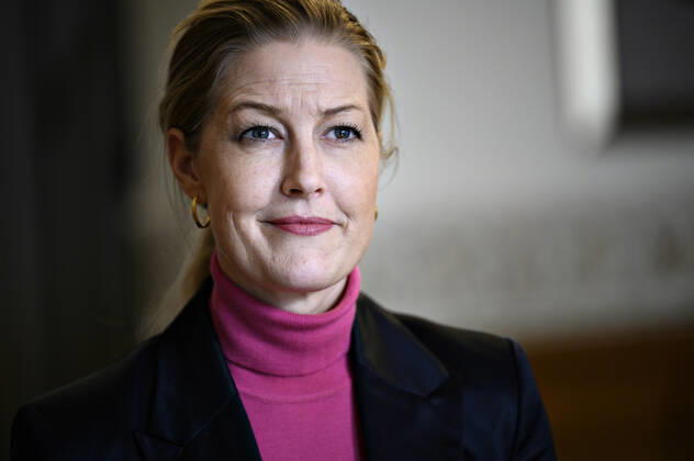 Sofie Carsten Nielsen (R) bliver interviewet om genaabning umiddelbart efter justitsministeren, sundhedsministeren og boerne- og undervisningsministeren har holdt doorstep om genaabning af samfundet, paa Christiansborg i Koebenhavn onsdag den 24. februar 2021.. , Copenhagen Denmark Copyright: PhilipxDavali PhilipxDavalix cop104 spdk20210224-150002-L